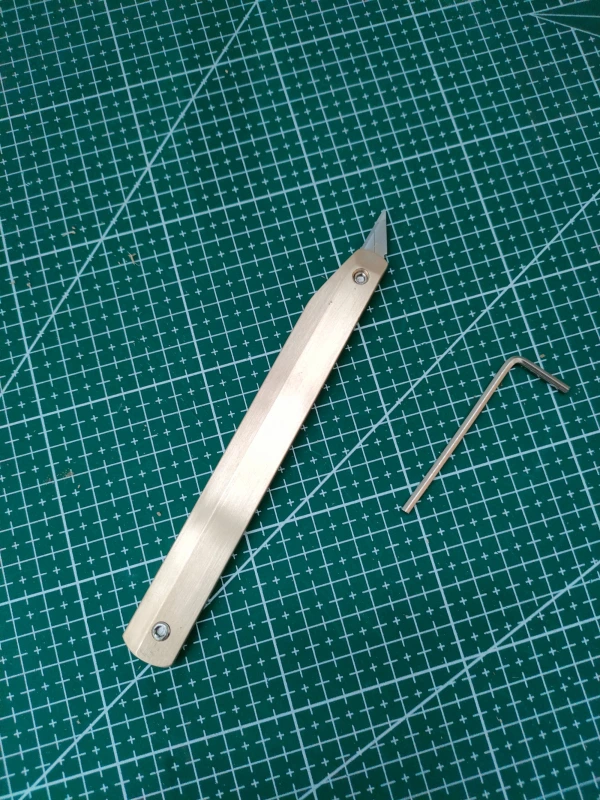 Brass Cutting Knife (9mm Blade)