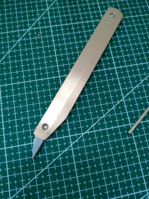Brass Cutting Knife (9mm Blade)
