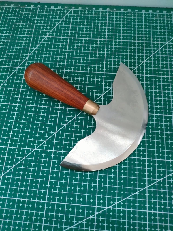 Large Round Knife (140mm Wide)
