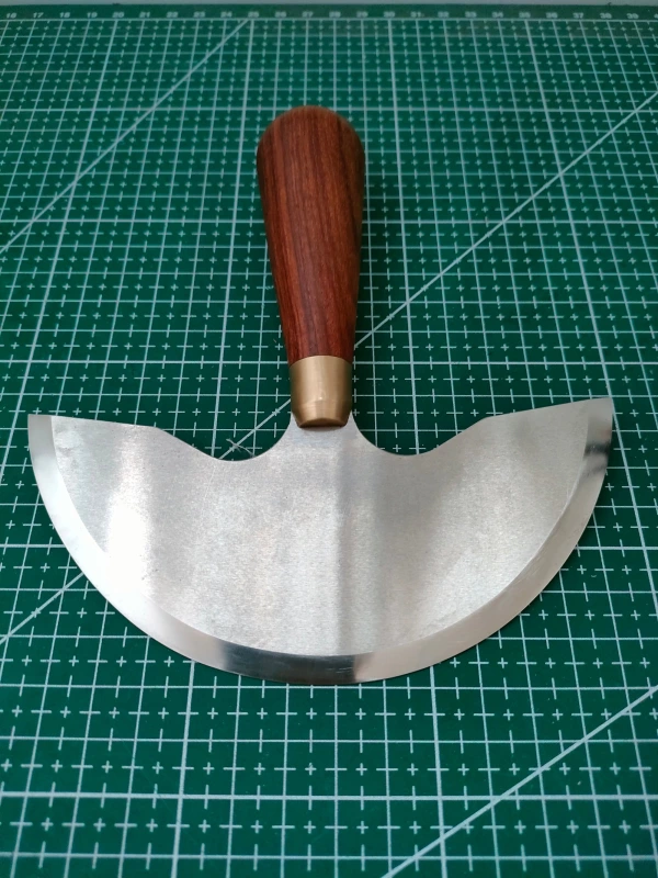 Large Round Knife (140mm Wide)