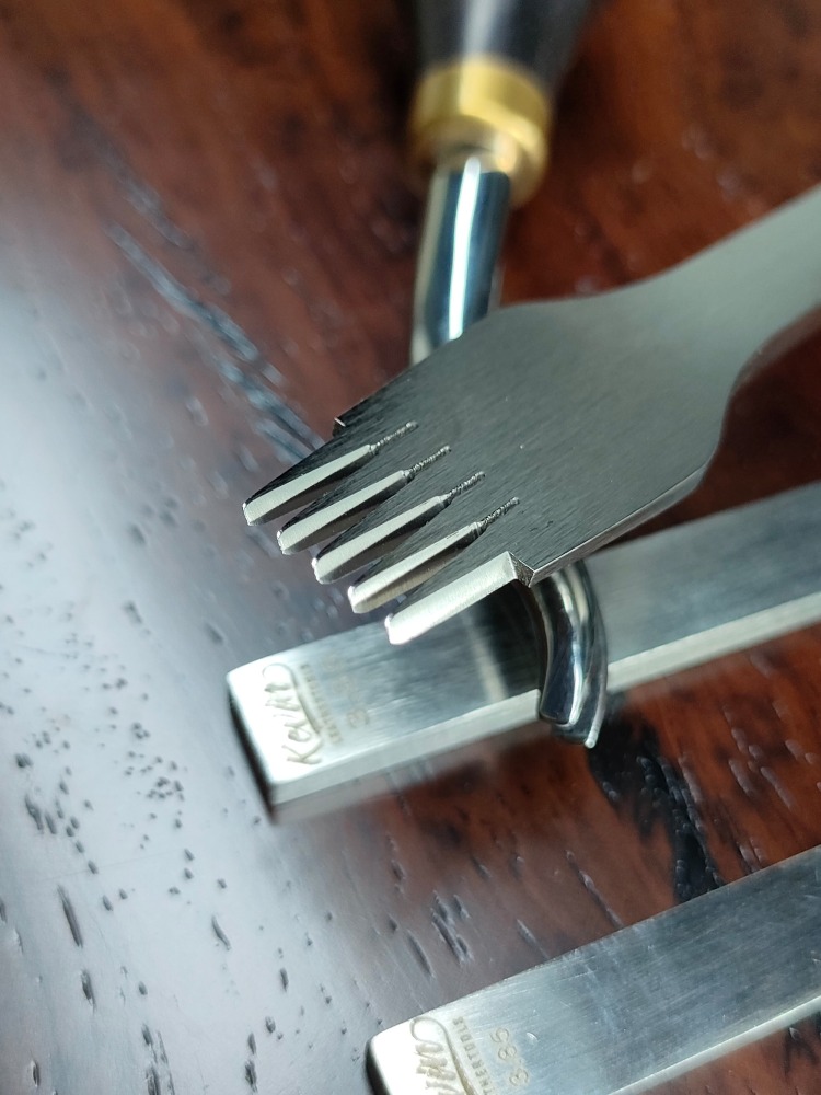 KL Basic Pricking Iron (French Style)