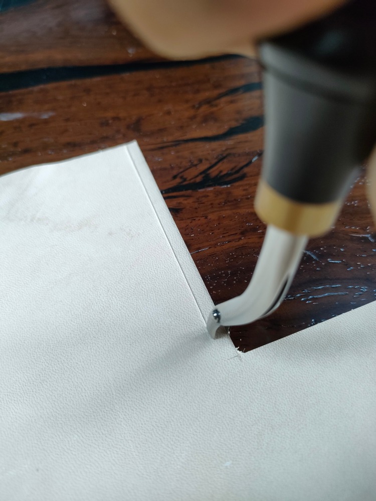 Adjustable Edge Creaser