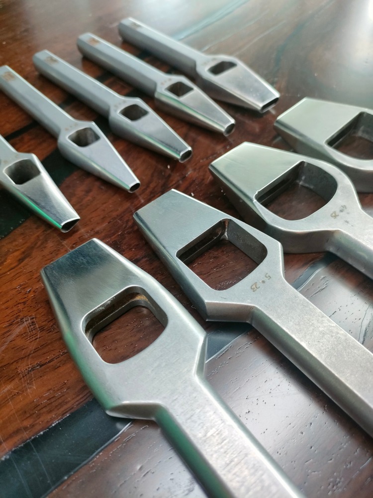 KL Custom Premium Belt and Strap Oblong Punch