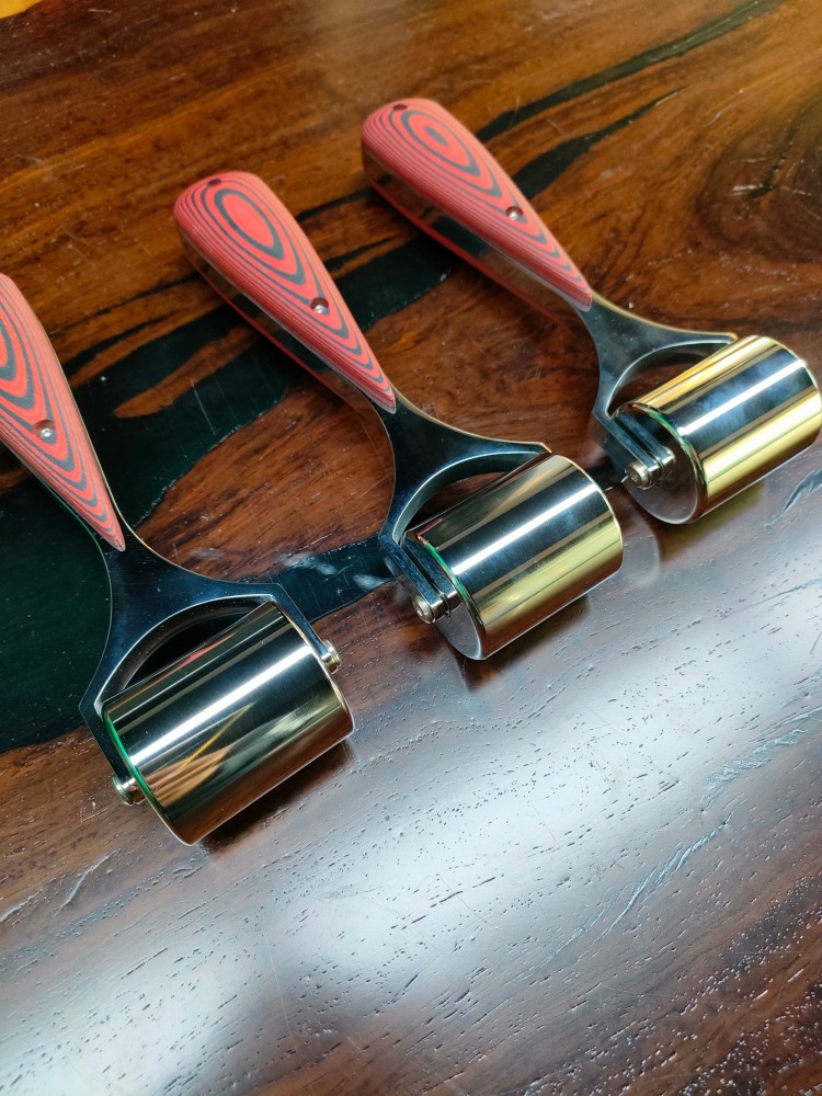 Stainless Steel Full-Tang G10 Handle Leather Roller
