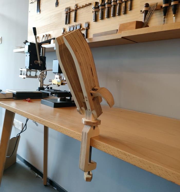 Small Table Mounted (Swivel) Stitching Pony