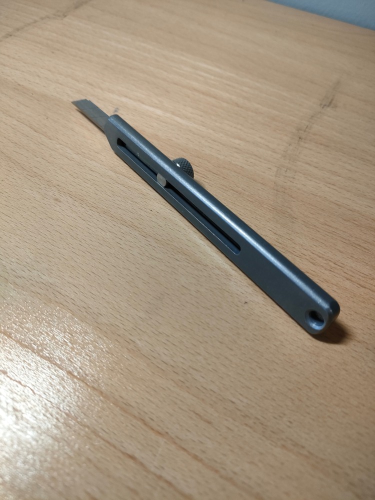 Stainless steel Utility Knife (9mm Blade)