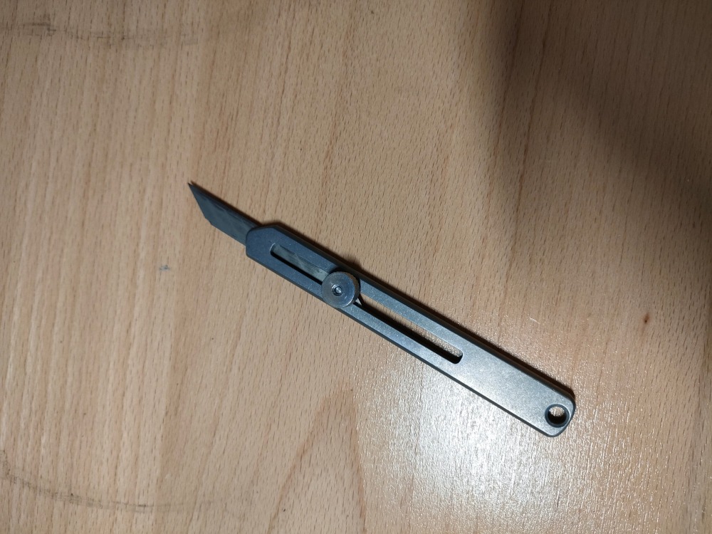 Stainless steel Utility Knife (9mm Blade)