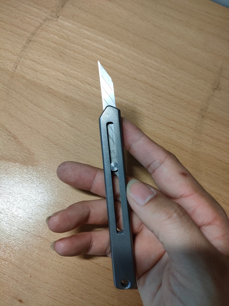 Stainless steel Utility Knife (9mm Blade)