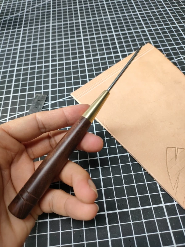 Basic round scratch awl