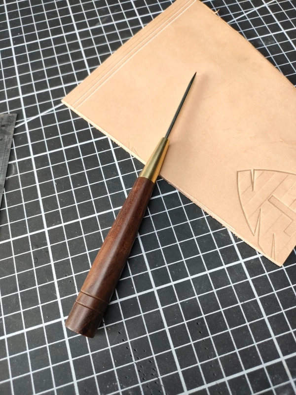 Basic round scratch awl