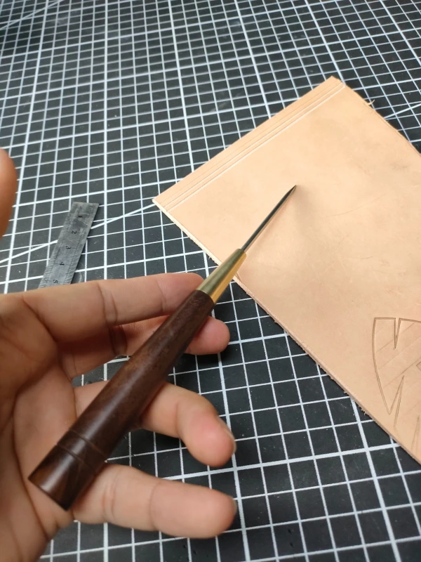 Basic round scratch awl
