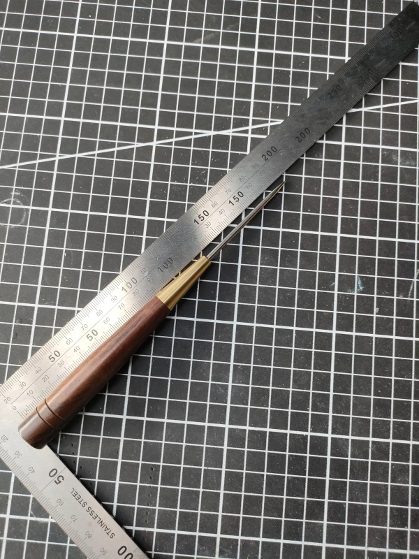 Basic round scratch awl