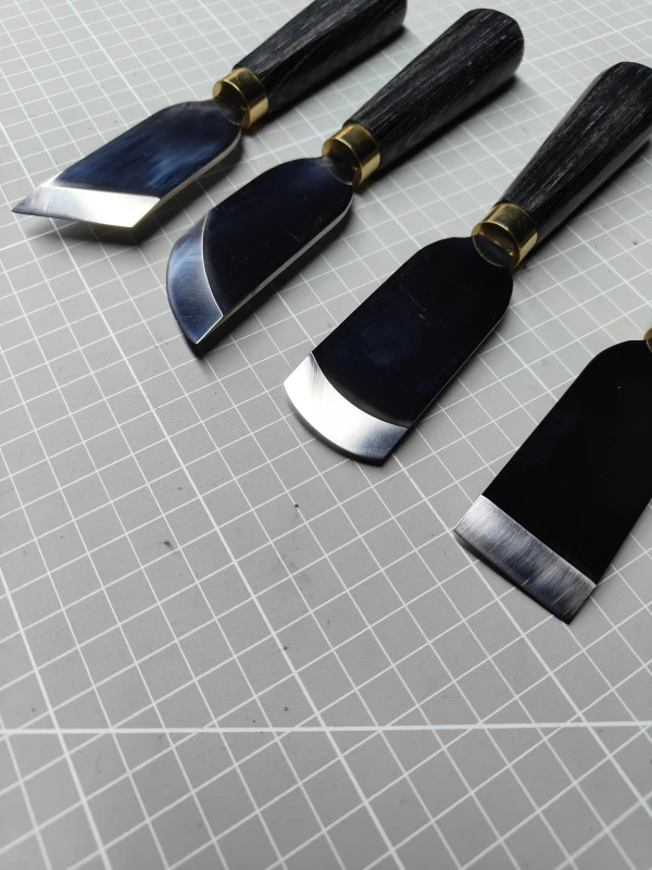 Skiving knife set
