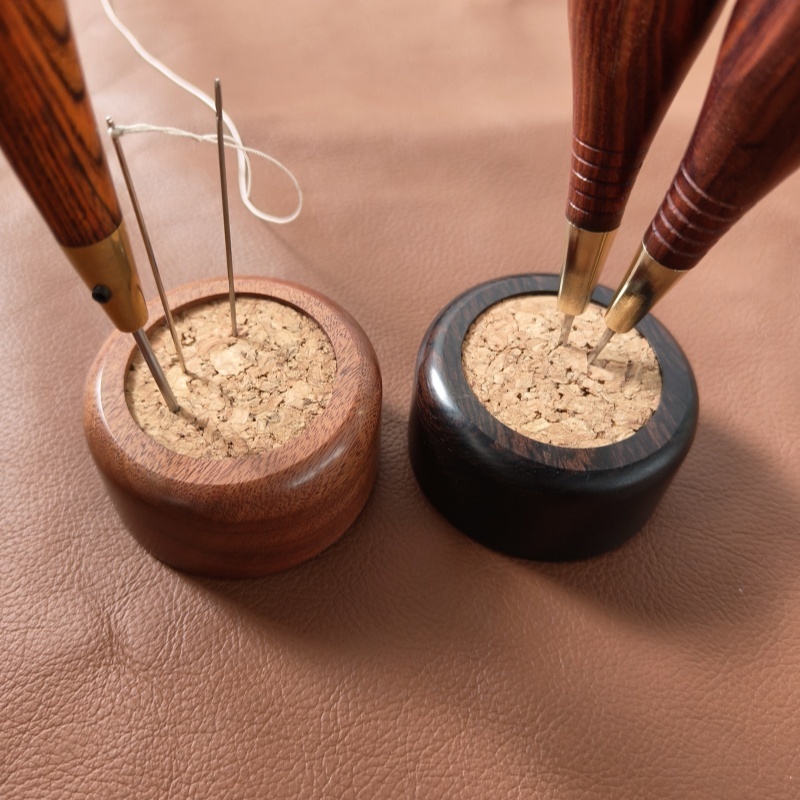 Needles and awls round holder