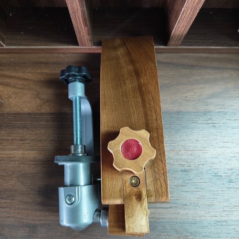 Small black walnut universe stitching pony