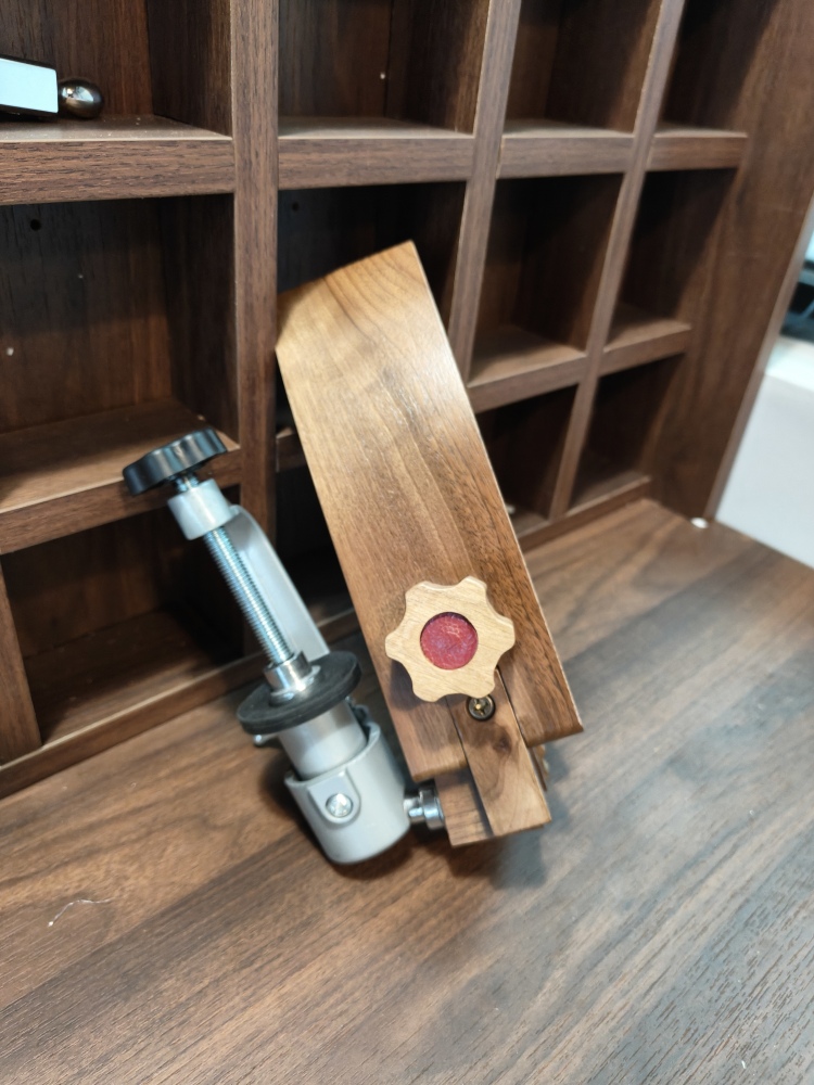 Small black walnut universe stitching pony