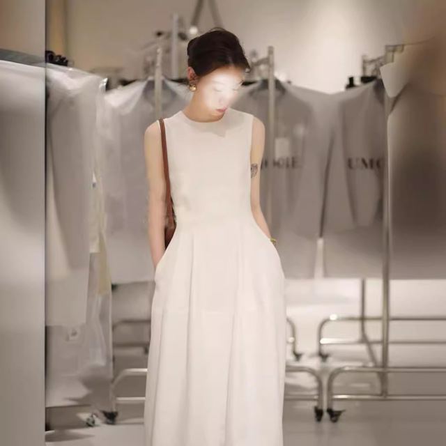 Sleeveless White Color Long Bubble Hem Fit&Flare Midi Dress