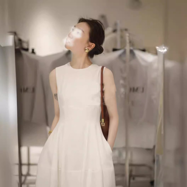 Sleeveless White Color Long Bubble Hem Fit&Flare Midi Dress