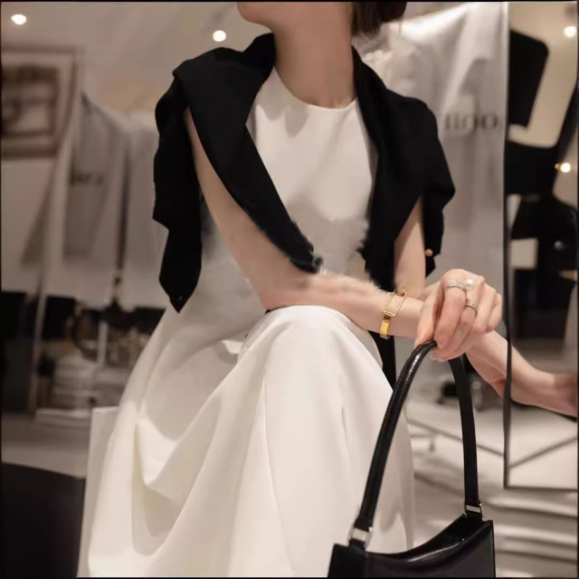 Sleeveless White Color Long Bubble Hem Fit&Flare Midi Dress