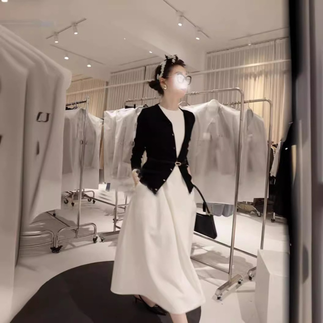 Sleeveless White Color Long Bubble Hem Fit&Flare Midi Dress