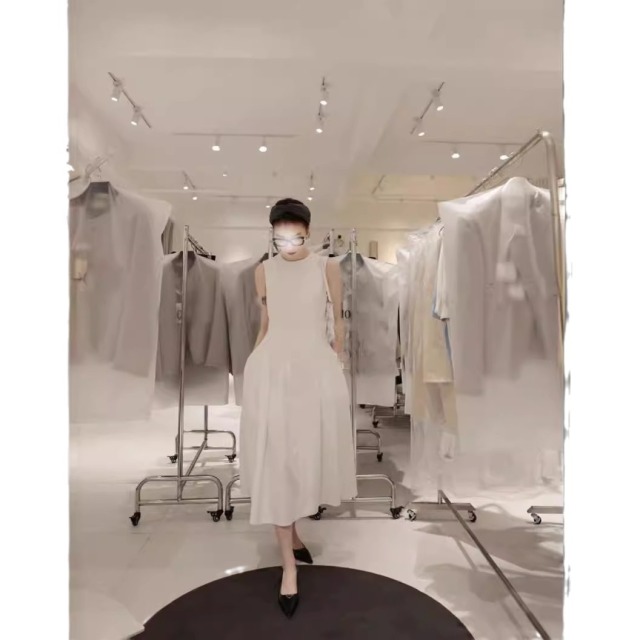 Sleeveless White Color Long Bubble Hem Fit&Flare Midi Dress