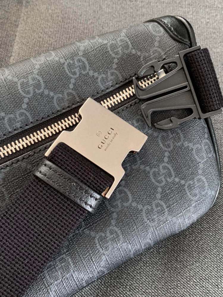 682933