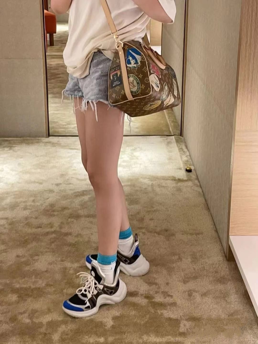 NO TITLE