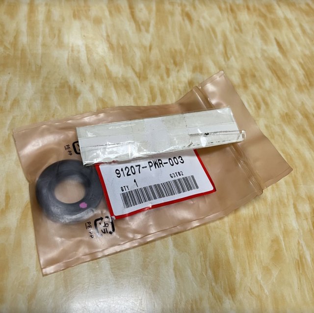 HONDA GEARBOX OIL SEAL 91207PWR003 91207-PWR-003