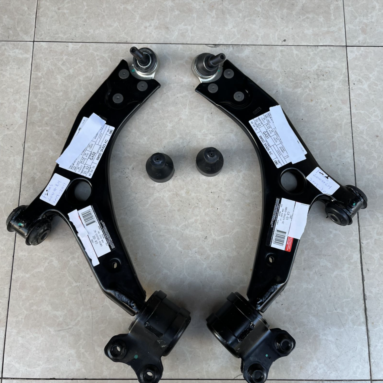 6M5D-3A423-AC 6M5D-3A424-AC 1 SET 2 PCS FORD FOCUS 2005-2012 FORD FRONT SUSPENSION ARM GENUINE PARTS