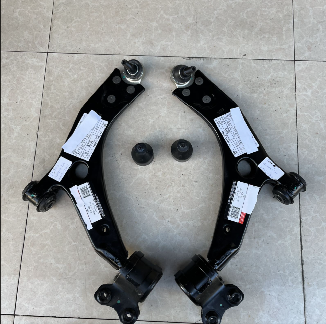 6M5D-3A423-AC 6M5D-3A424-AC 1 SET 2 PCS FORD FOCUS 2005-2012 FORD FRONT SUSPENSION ARM GENUINE PARTS