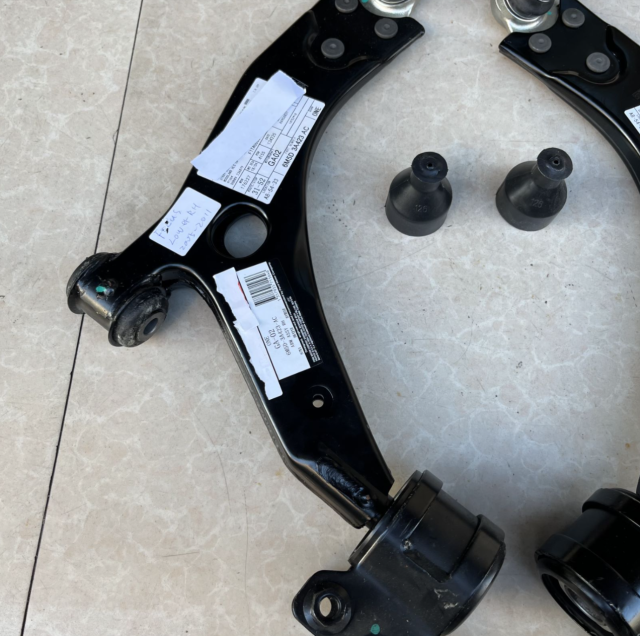 6M5D-3A423-AC 6M5D-3A424-AC 1 SET 2 PCS FORD FOCUS 2005-2012 FORD FRONT SUSPENSION ARM GENUINE PARTS