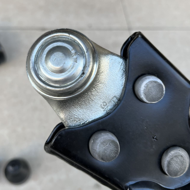 6M5D-3A423-AC 6M5D-3A424-AC 1 SET 2 PCS FORD FOCUS 2005-2012 FORD FRONT SUSPENSION ARM GENUINE PARTS