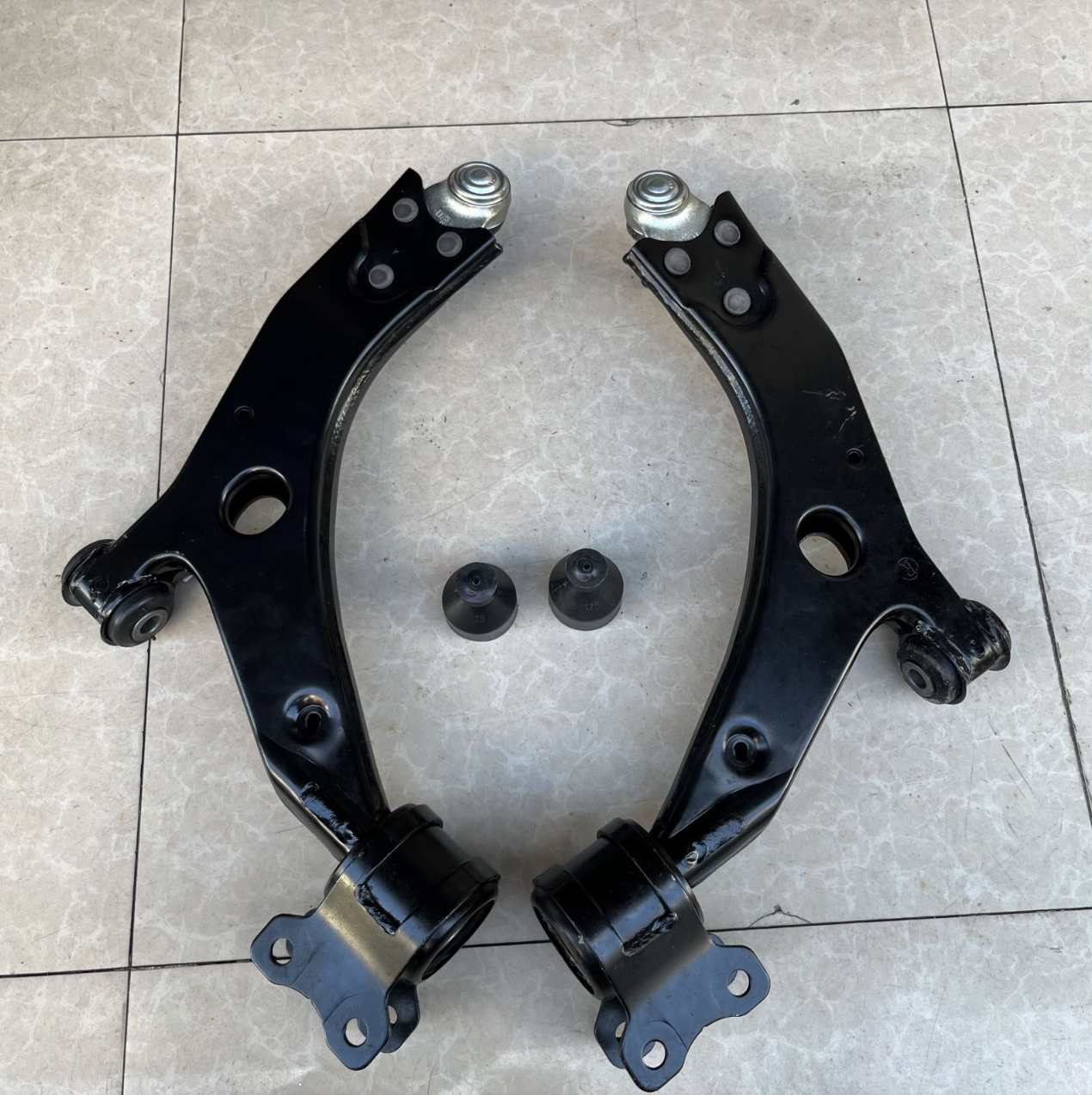 6M5D-3A423-AC 6M5D-3A424-AC 1 SET 2 PCS FORD FOCUS 2005-2012 FORD FRONT SUSPENSION ARM GENUINE PARTS