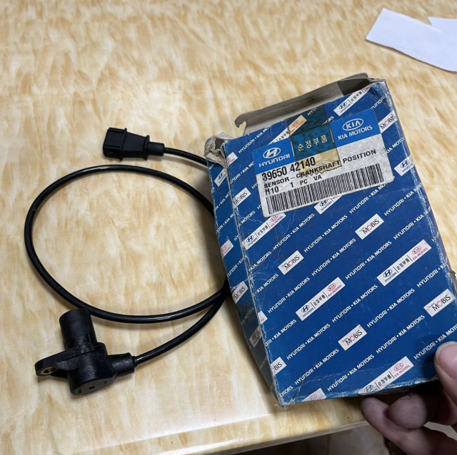GENUINE PARTS CRANKSHAFT POSITION SENSOR 39650-42140 FIAT KIA HYUNDAI 0261210115 7756925 3965042140 SEB417