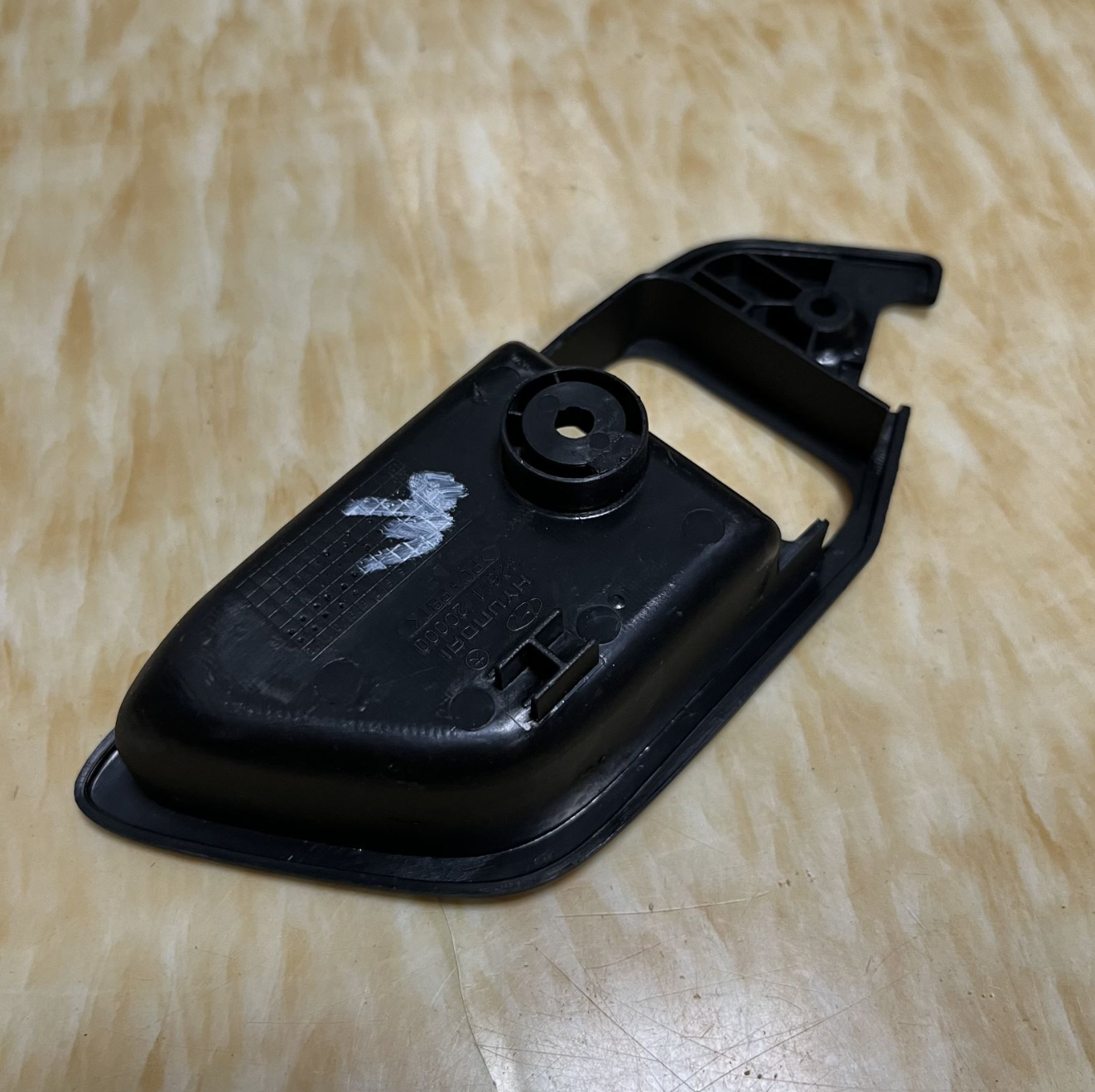 BRAND NEW GENUINE FRONT DOOR INSIDE HANDLE CATCH COVER 82611-2C000,82621-2C000 HYUNDAI TIBURON COUPE 2003-2008