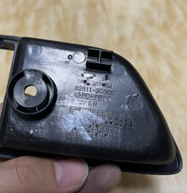 BRAND NEW GENUINE FRONT DOOR INSIDE HANDLE CATCH COVER 82611-2C000,82621-2C000 HYUNDAI TIBURON COUPE 2003-2008