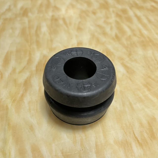 BRAND NEW GENUINE ROD BUSHING HYUNDAI KIA 0S083-34136 0S08334136 K0S08334136A