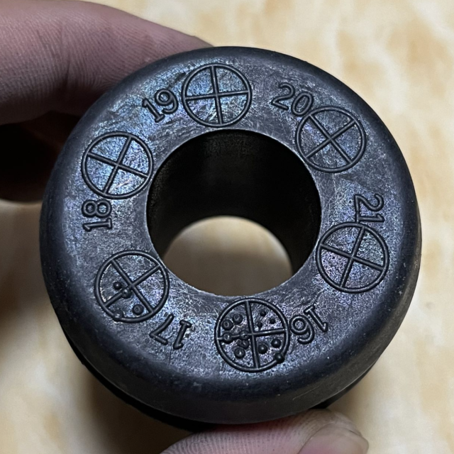 BRAND NEW GENUINE ROD BUSHING HYUNDAI KIA 0S083-34136 0S08334136 K0S08334136A