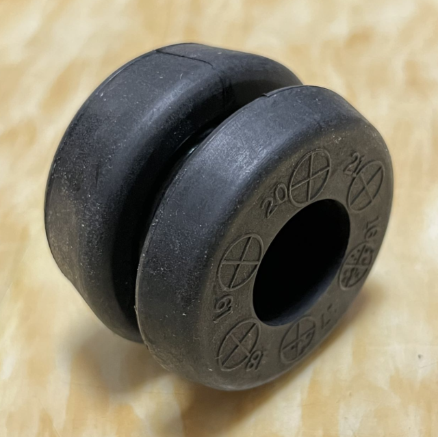 BRAND NEW GENUINE ROD BUSHING HYUNDAI KIA 0S083-34136 0S08334136 K0S08334136A