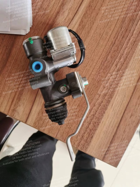 MITSUBISHI FUSO FV517 6M70 FV51J TRUCK AIR SPRING VALVE