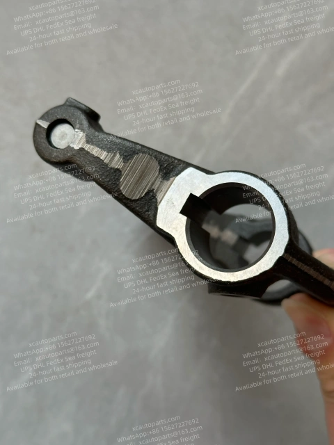 ISUZU FVR FVZ FSR FRR CLUTCH SHAFT FORK 1-31340077-0 1313400770