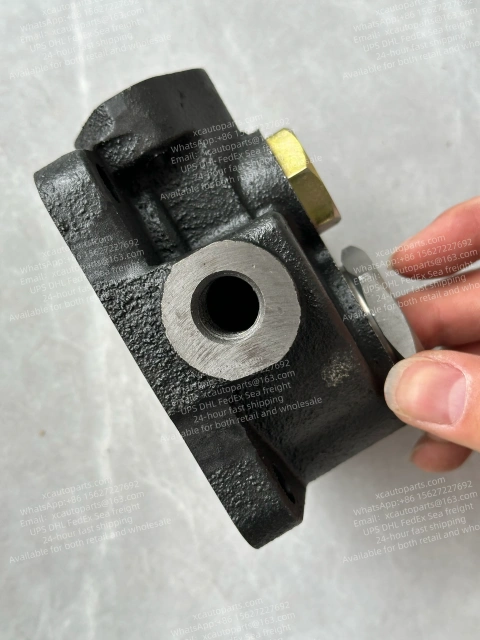 HINO H07D ENGINE AIR COMPRESSOR CYLINDER HEAD