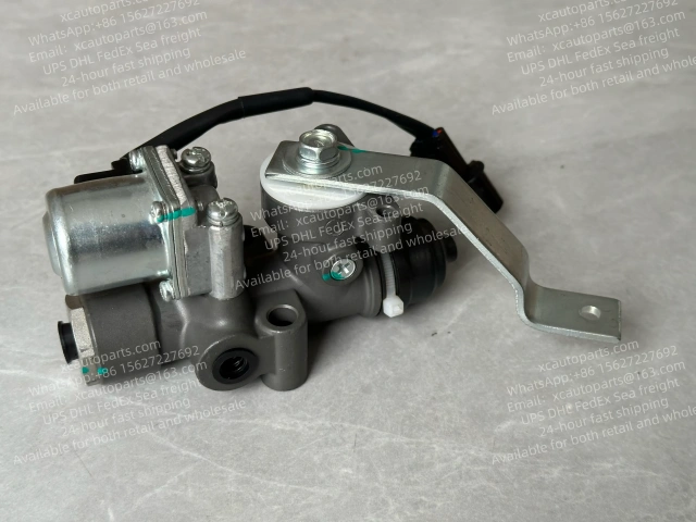 MITSUBISHI FUSO SUPER GREAT FV517 FV515 TRUCK CAB AIR SPRING BALANCE VALVE