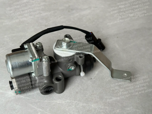 MITSUBISHI FUSO SUPER GREAT FV517 FV515 TRUCK CAB AIR SPRING BALANCE VALVE