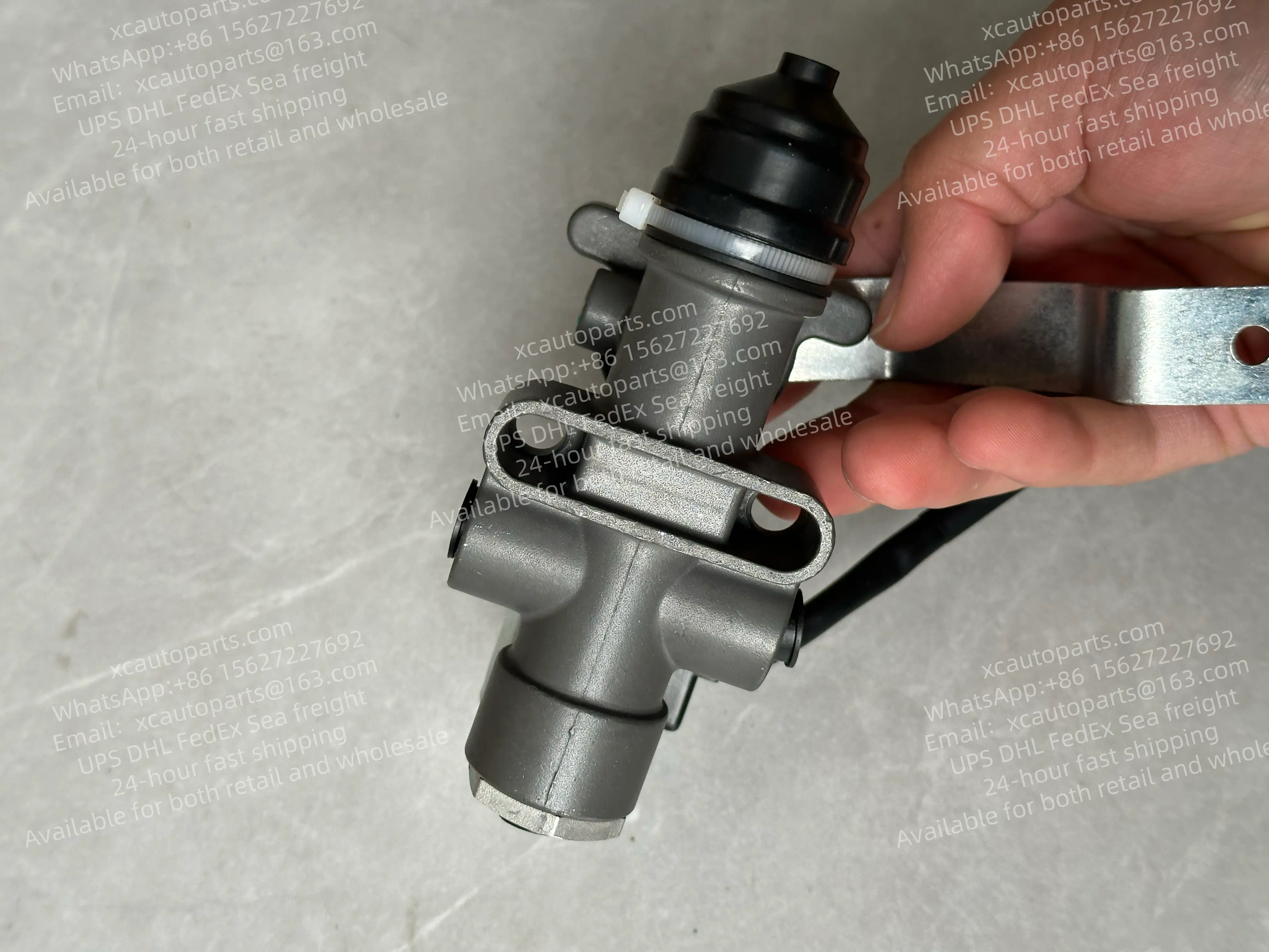 MITSUBISHI FUSO SUPER GREAT FV517 FV515 TRUCK CAB AIR SPRING BALANCE VALVE