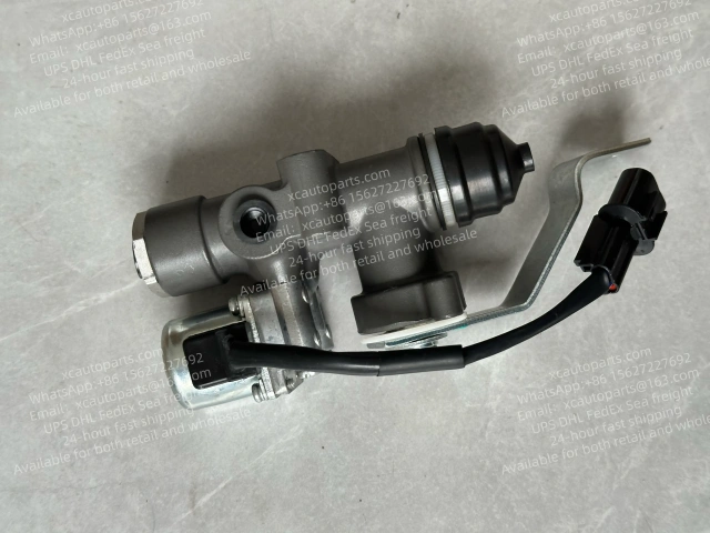 MITSUBISHI FUSO SUPER GREAT FV517 FV515 TRUCK CAB AIR SPRING BALANCE VALVE