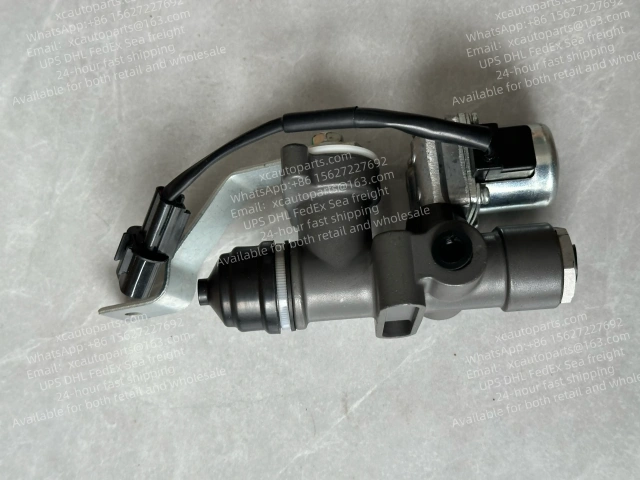 MITSUBISHI FUSO SUPER GREAT FV517 FV515 TRUCK CAB AIR SPRING BALANCE VALVE