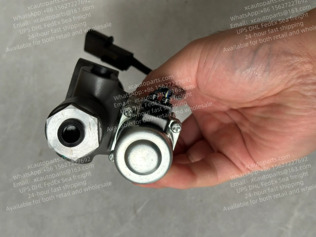 MITSUBISHI FUSO SUPER GREAT FV517 FV515 TRUCK CAB AIR SPRING BALANCE VALVE