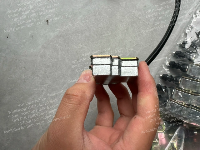  MITSUBISHI FUSO SUPER GREAT TRUCK CAB TILTING CYLINDER SWITCH