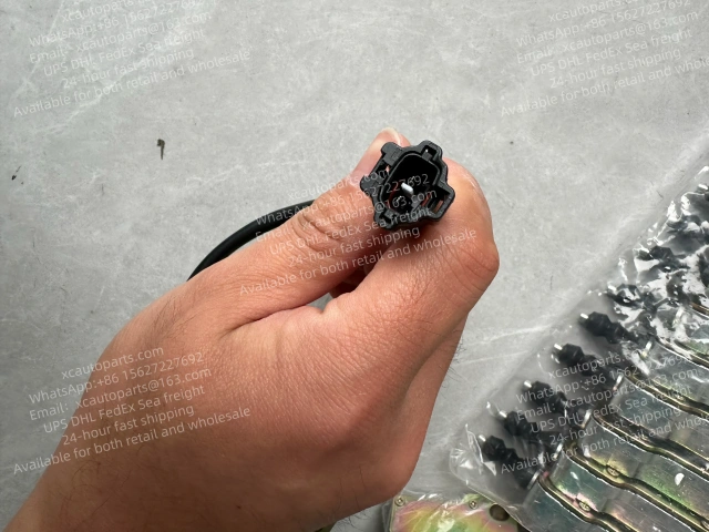  MITSUBISHI FUSO SUPER GREAT TRUCK CAB TILTING CYLINDER SWITCH